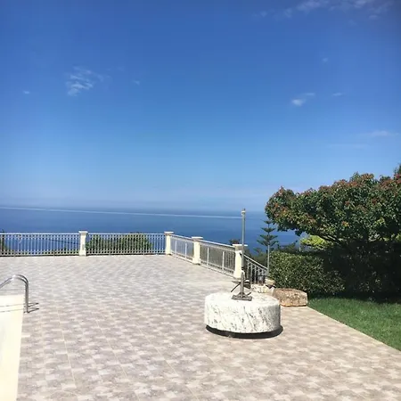 Ariadni Villa